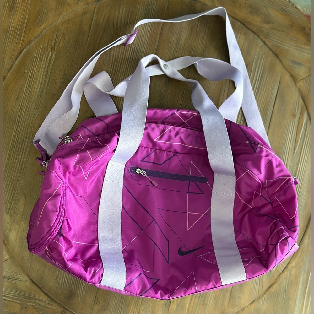 Used Good Condition Women’s Nike Athletic Bag